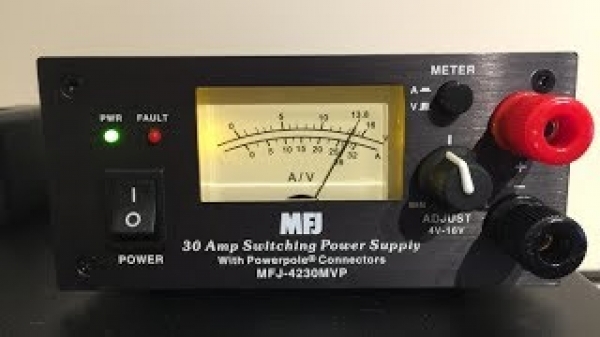 MFJ-4230MVP Fonte de alimentao chaveada compacta, 4-16V, 110/220Vca